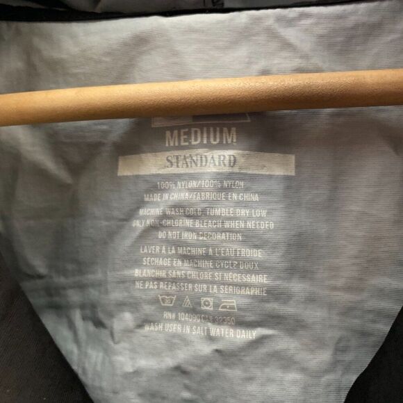 Salty Crew Lightweight Windbreaker Jacket Find Refuge In The Sea Medium EUC - Picture 3 of 5